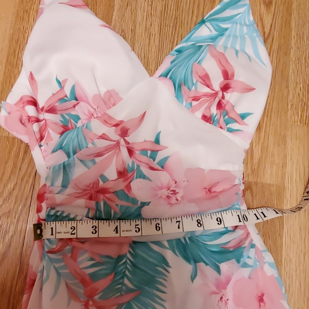 Dress - Picture 6 of 6